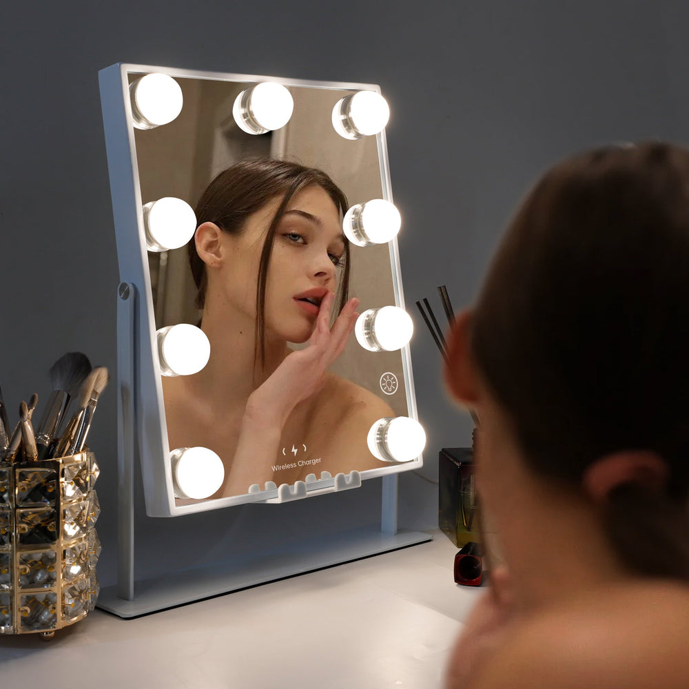 FENCHILIN Miroir Maquillage avec 14 Ampoules LED Miroir Coiffeuse Lumineux  avec Port USB Grand mirroir maquilleur Lumineux avec 3 Modes déclairage  Miroir Hollywood Coiffeuse Blanc 50x42 cm : : Cuisine et Maison